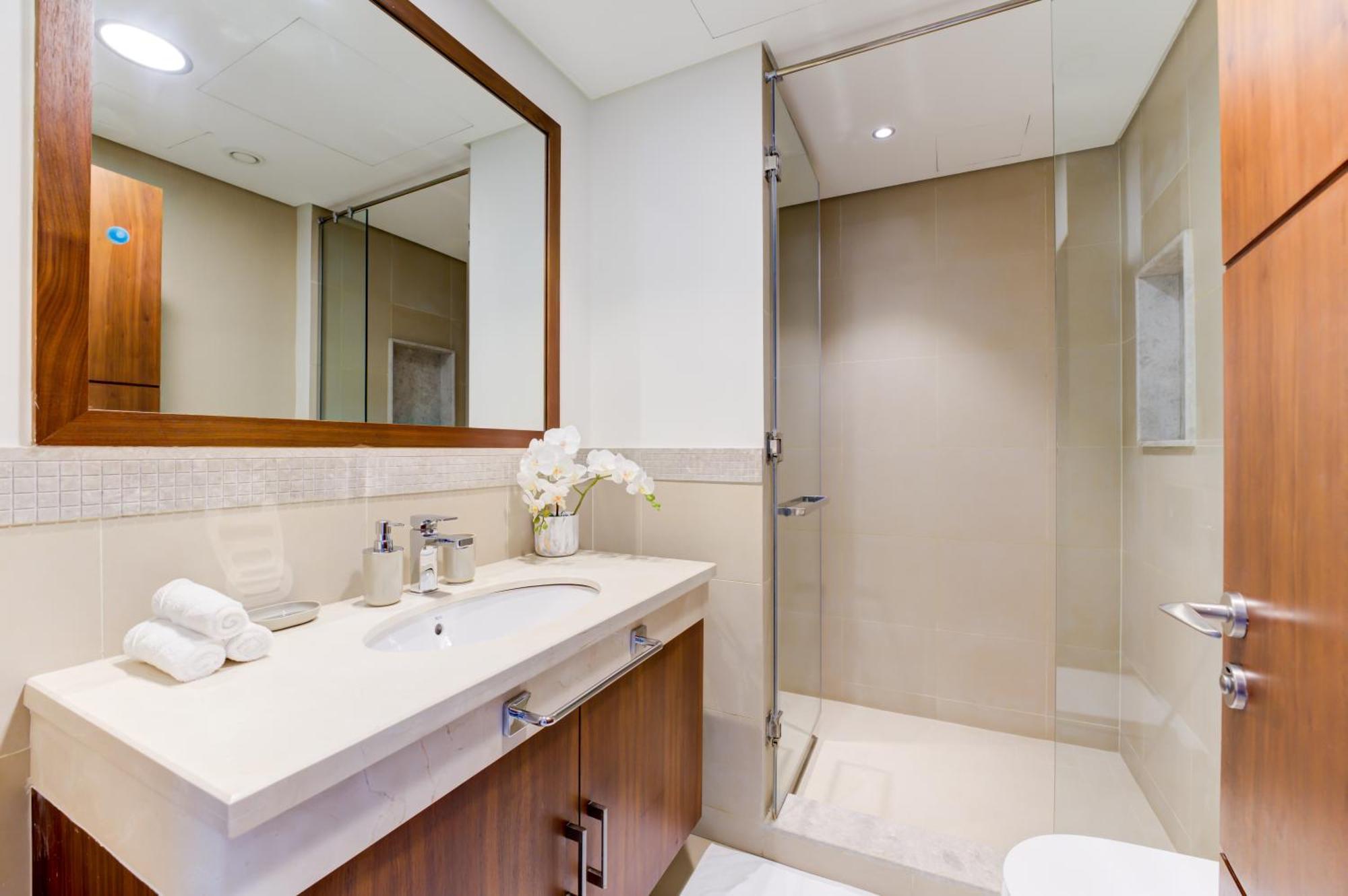 Executive Luxury At Its Finest With Views Of Burj Khalifa Apartment Dubai