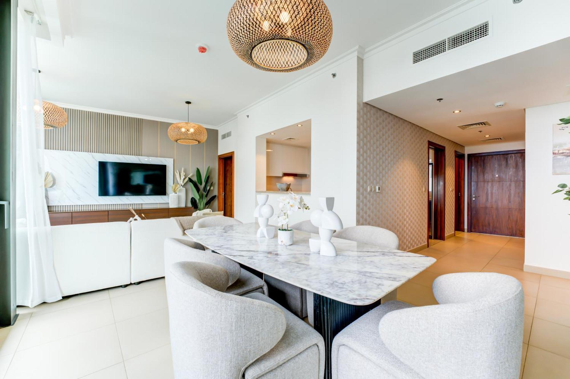 Executive Luxury At Its Finest With Views Of Burj Khalifa Apartment