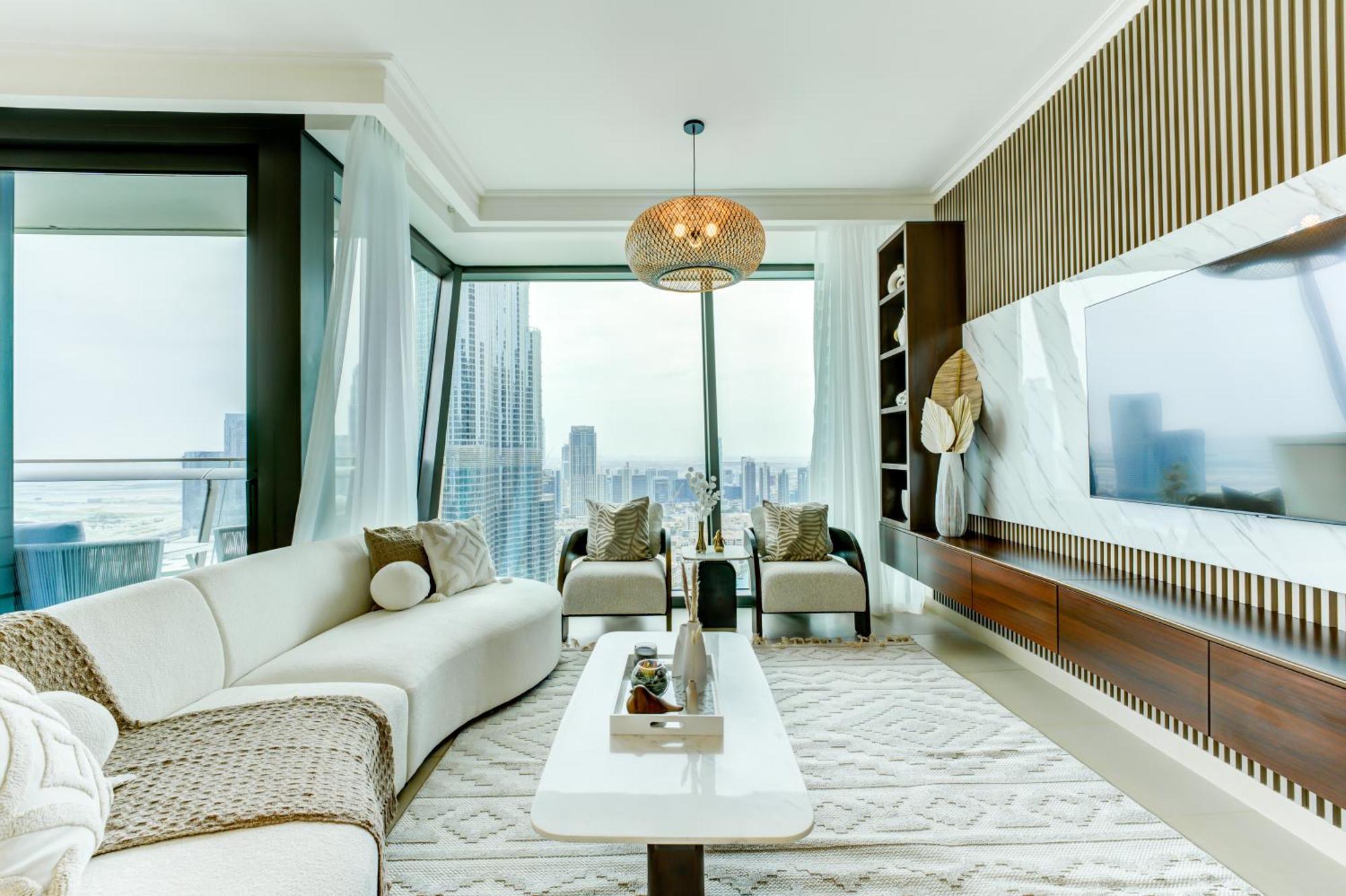 Executive Luxury At Its Finest With Views Of Burj Khalifa Apartment